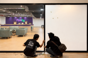Pemasangan Smart Film di Kantor Flimty